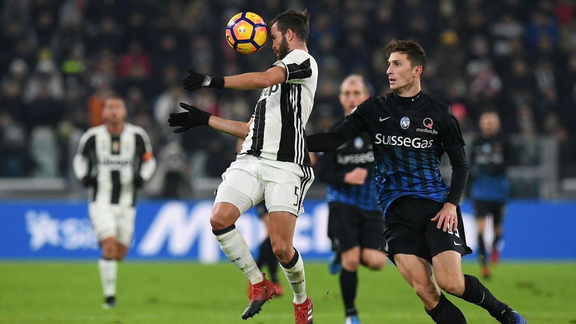 miralem-pjanic-mattia-caldara-juventus-atalanta-coppa-italia_srnvvflb3r0i13gefnc5fkroh